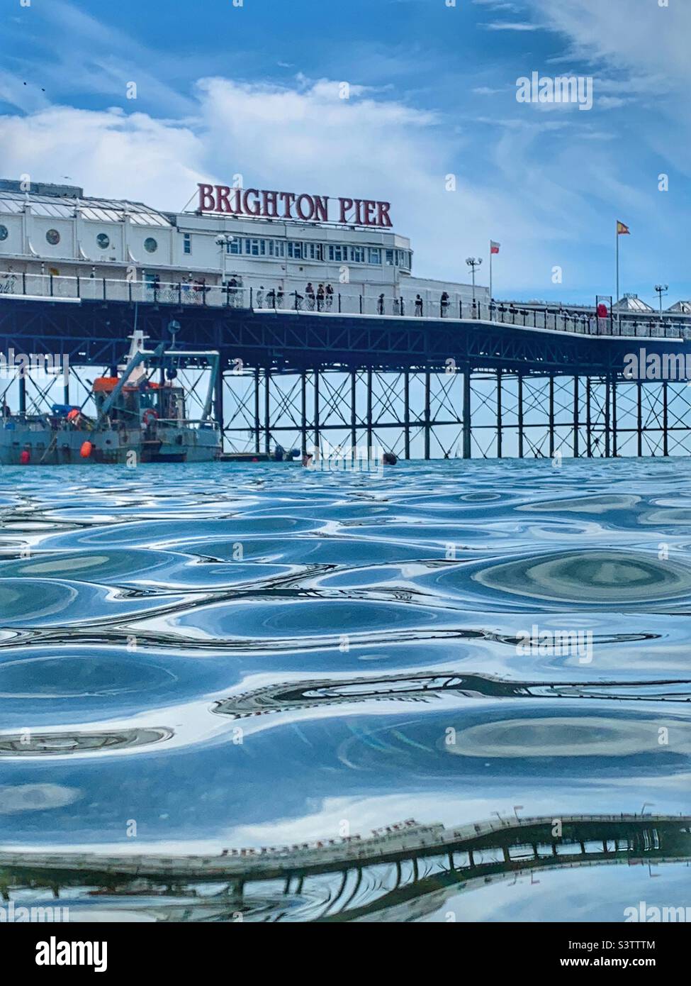 Molo di Brighton dal mare - Immagine stock catturata con smartphone