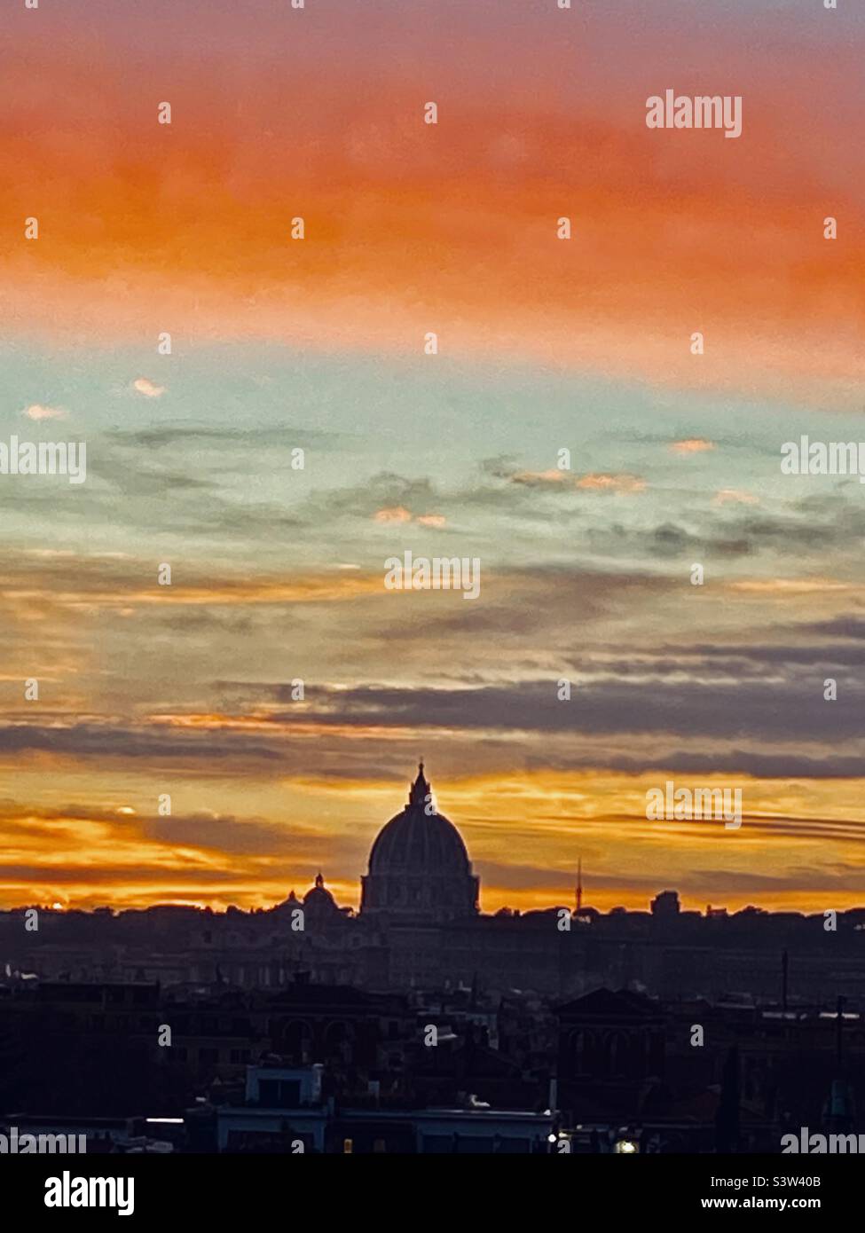 Basilica di San Pietro al tramonto , Roma , Italia Foto Stock