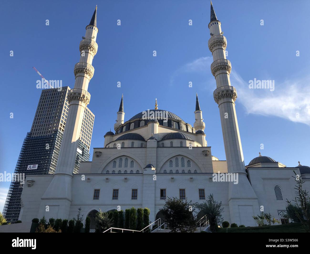 Impressionante Moschea gigante a Tirana Foto Stock