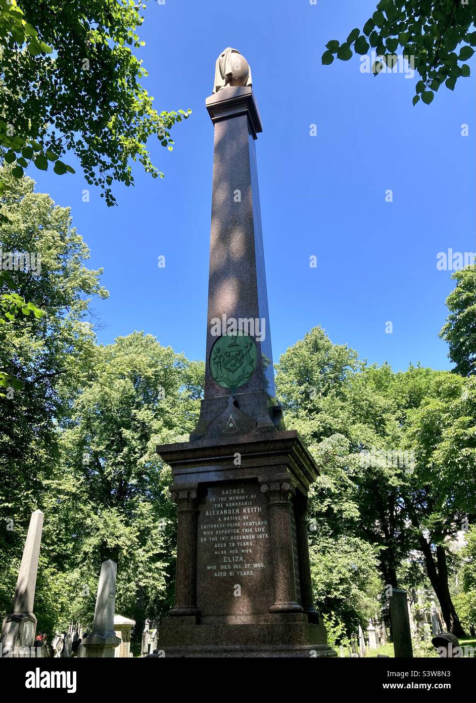 L'impressionante lapide del famoso Halifax, il birraio canadese Alexandre Keith e sua moglie Eliza. Keith era originario di Caithness-Shire, Scozia. Foto Stock