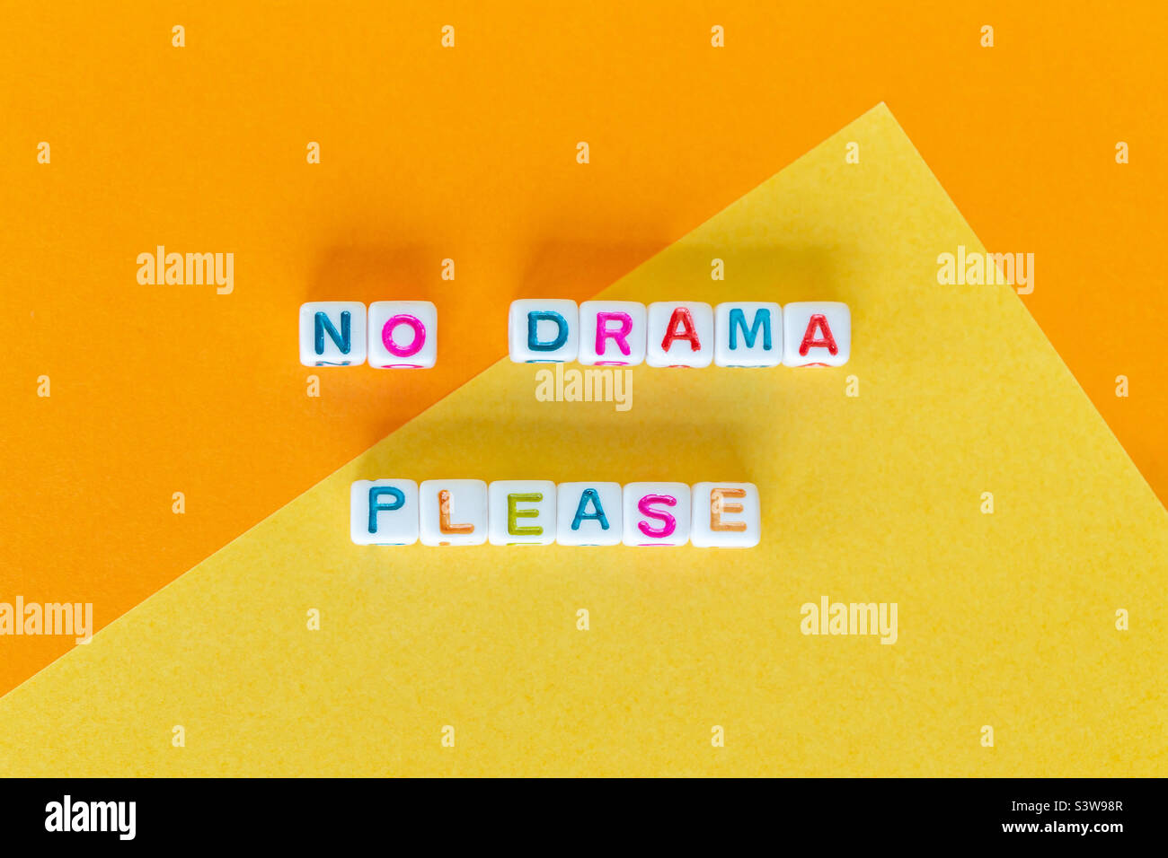 Nessun dramma per favore, vista dall'alto testo colorato flatlay Foto Stock