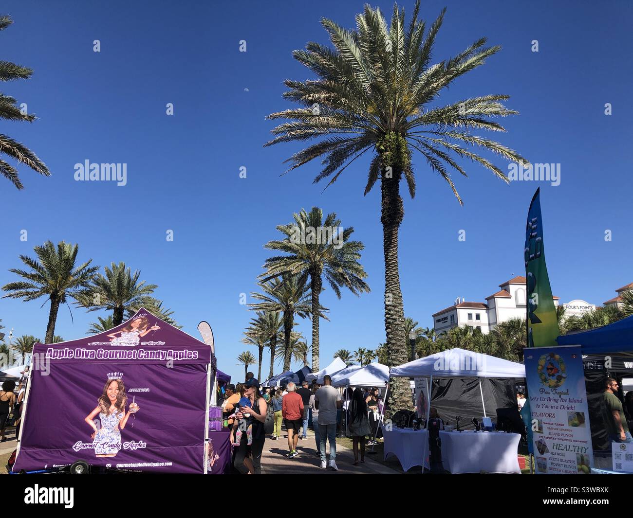 Un festival del fine settimana a Jacksonville Beach, Florida, USA - Immagine stock catturata con smartphone