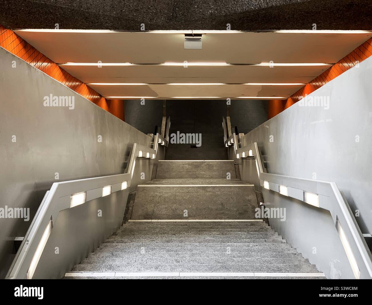 Architettura urbana astratta illuminata Foto Stock