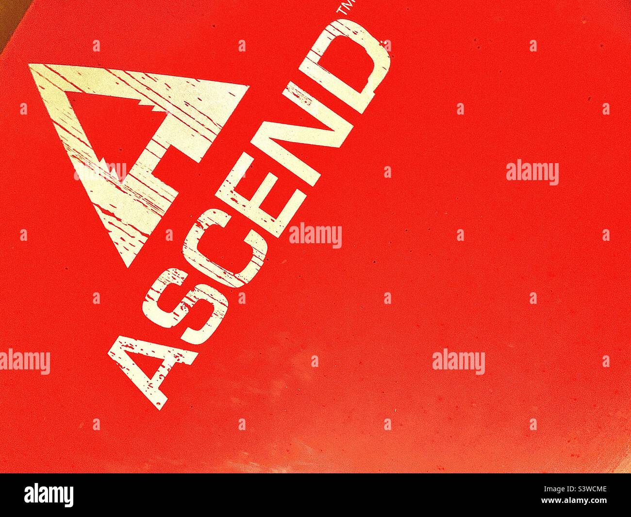 Logo della canoa del marchio Ascend - Immagine stock catturata con smartphone