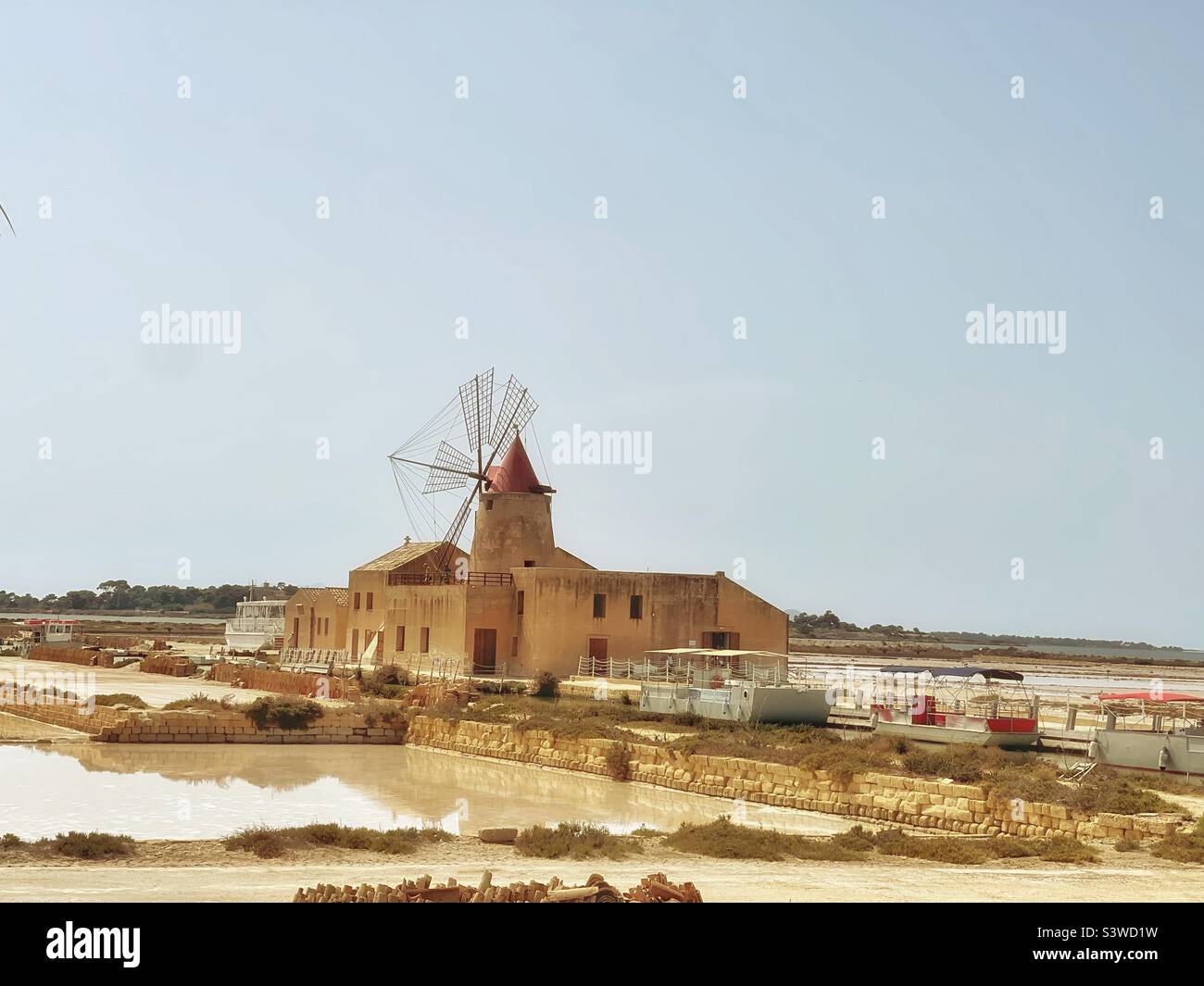Le saline della Sicilia occidentale sono in uso da più di 3000 anni Foto Stock