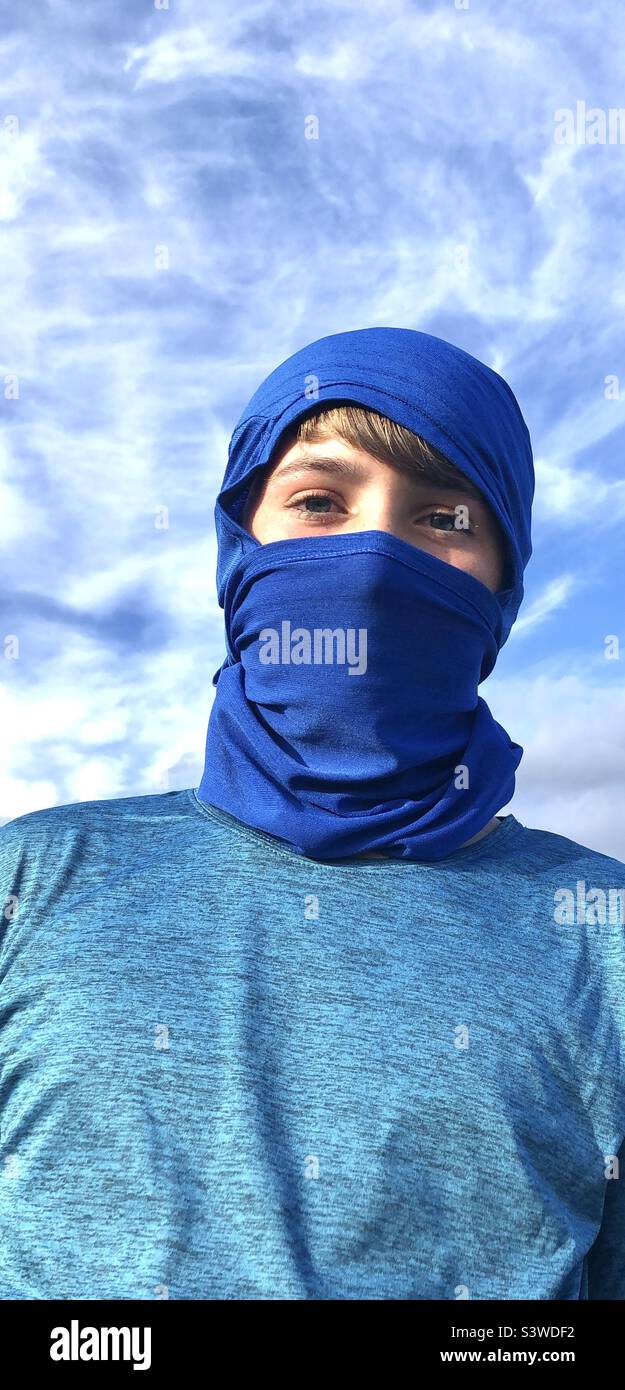 Ragazzo con maschera ninja Foto Stock