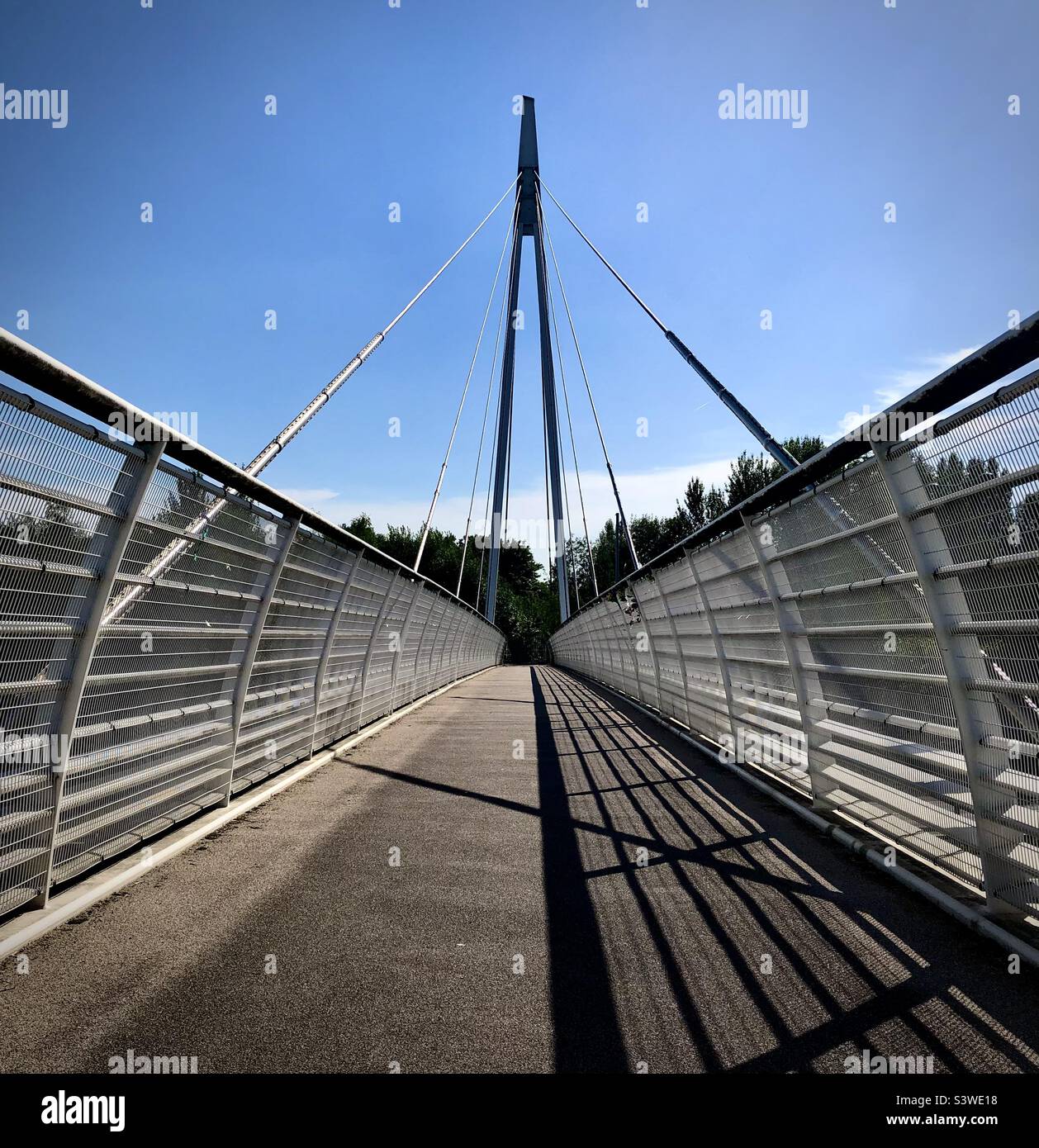 Passaggio pedonale sulla M69, Manchester. - Immagine stock catturata con smartphone