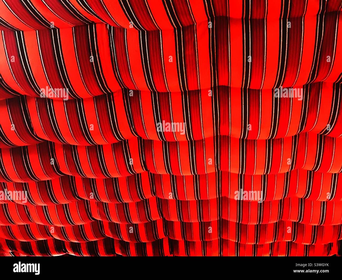Sfondo astratto geometrico rosso Foto Stock