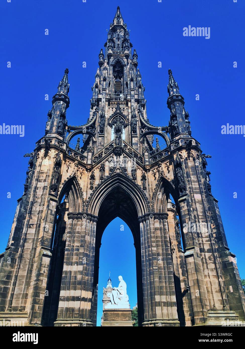 Lo Scott Monument, a Princes Street Gardens, Edimburgo, è un monumento gotico vittoriano dello scrittore scozzese Sir Walter Scott Foto Stock