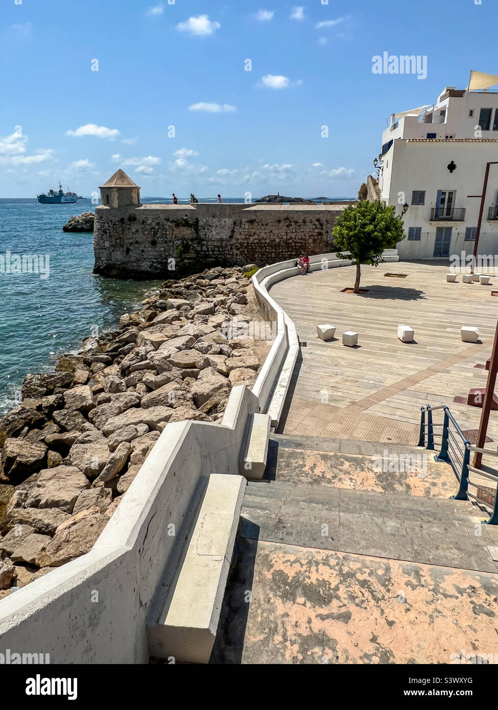 Molo nella Città Vecchia presso il porto della città vecchia di Ibiza Foto Stock