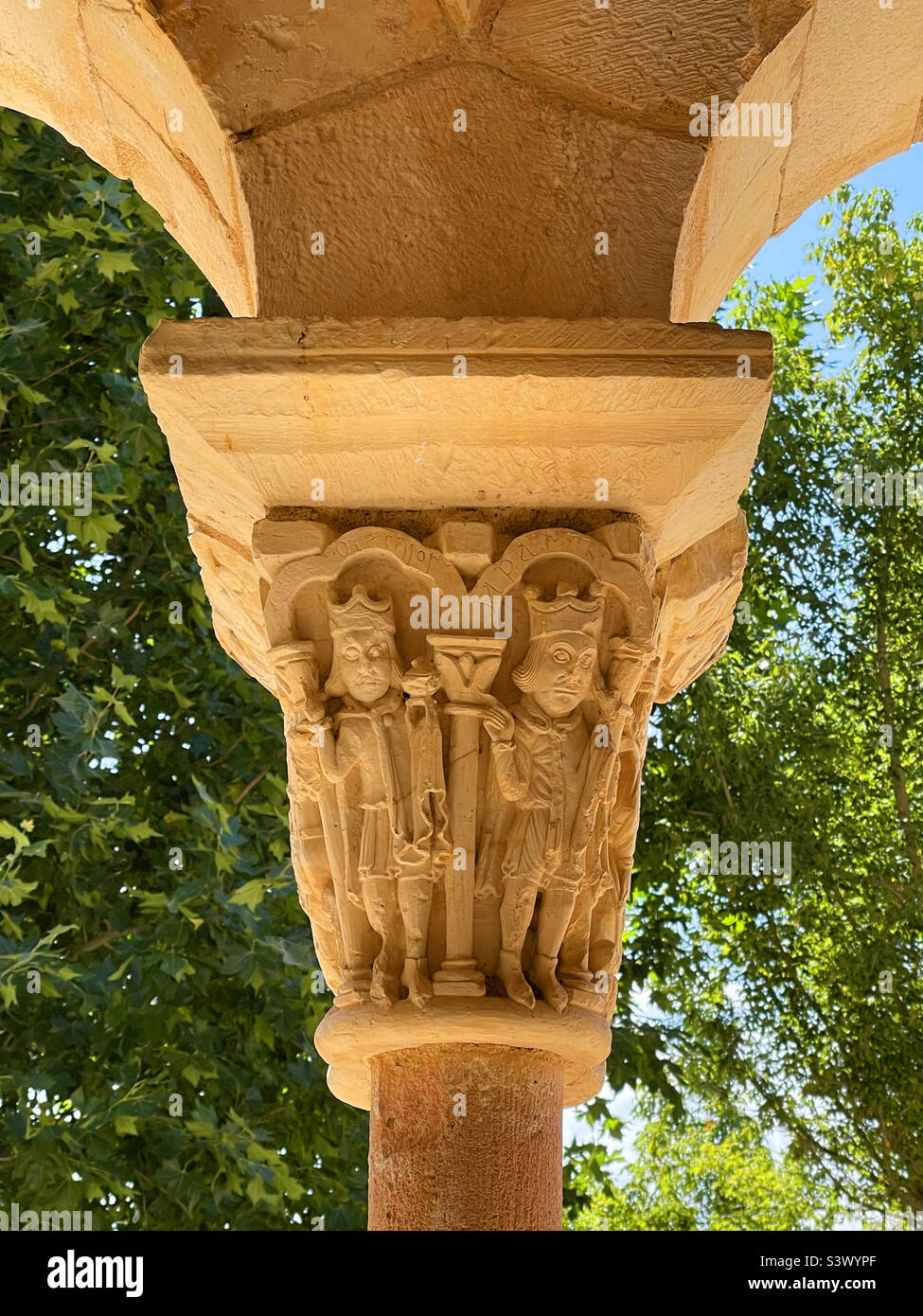 Capitale romanica. Chiesa di Nuestra Señora de la Asuncion, Duraton, provincia di Segovia, Castilla Leon, Spagna. Foto Stock