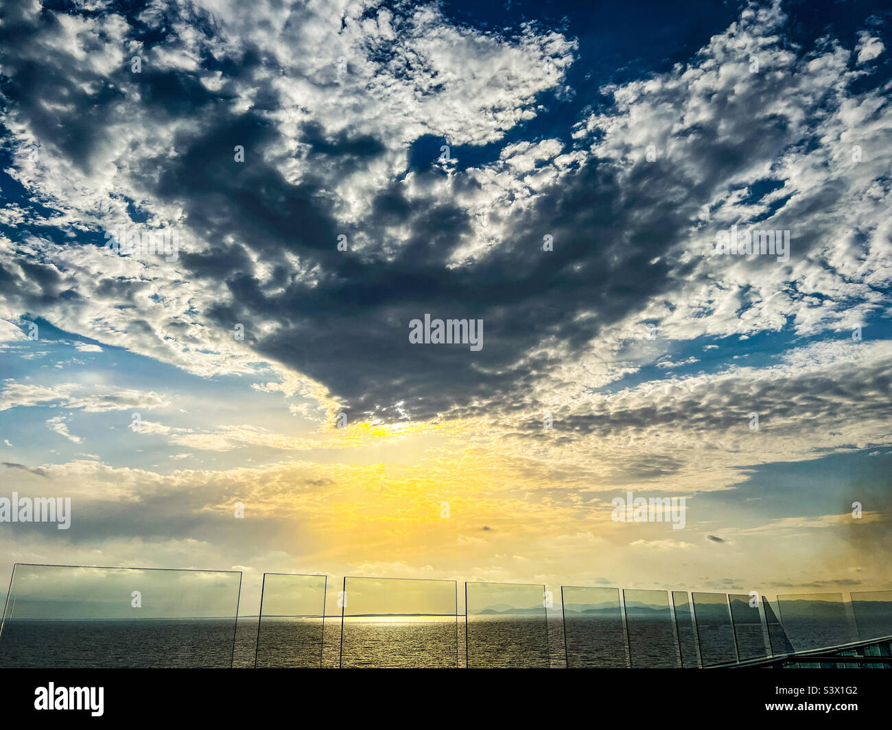 Cielo tempestoso durante la crociera mediterranea nelle Isole Baleari Spagna Foto Stock