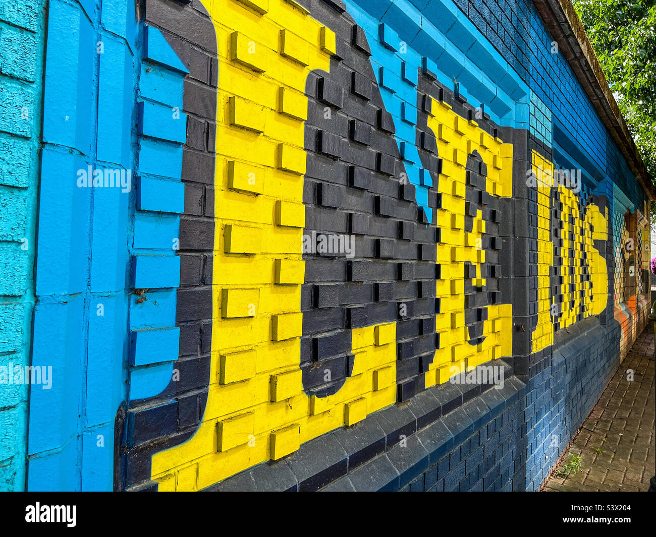 Grande insegna dipinta a Leeds fuori dal mercato all'aperto di Leeds Kirkgate Foto Stock