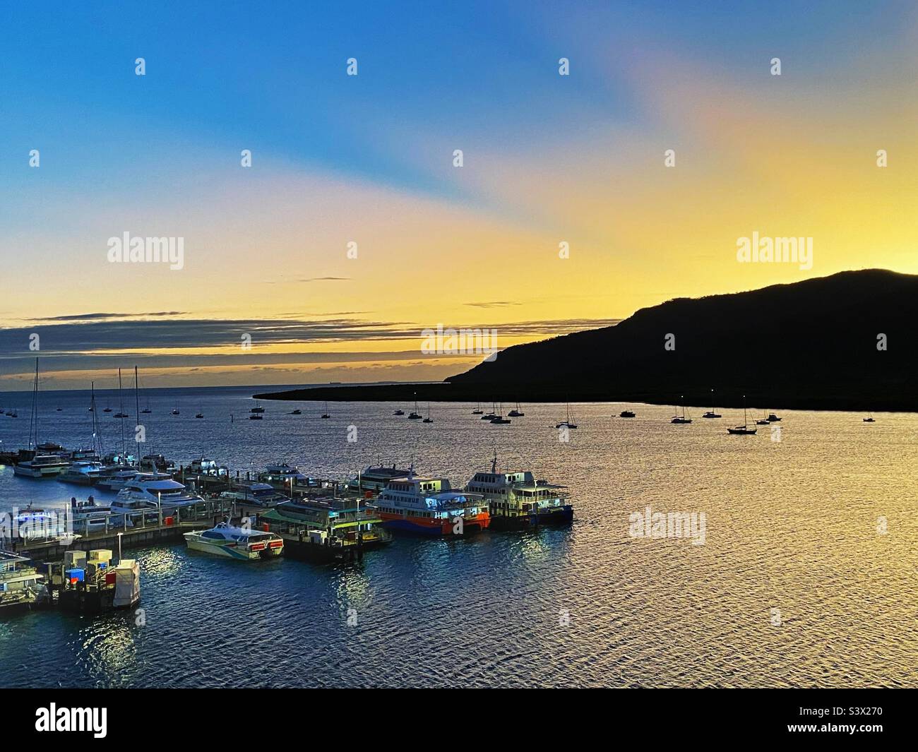 Alba a Marlin Wharf a Cairns, Queensland, Australia. Foto Stock