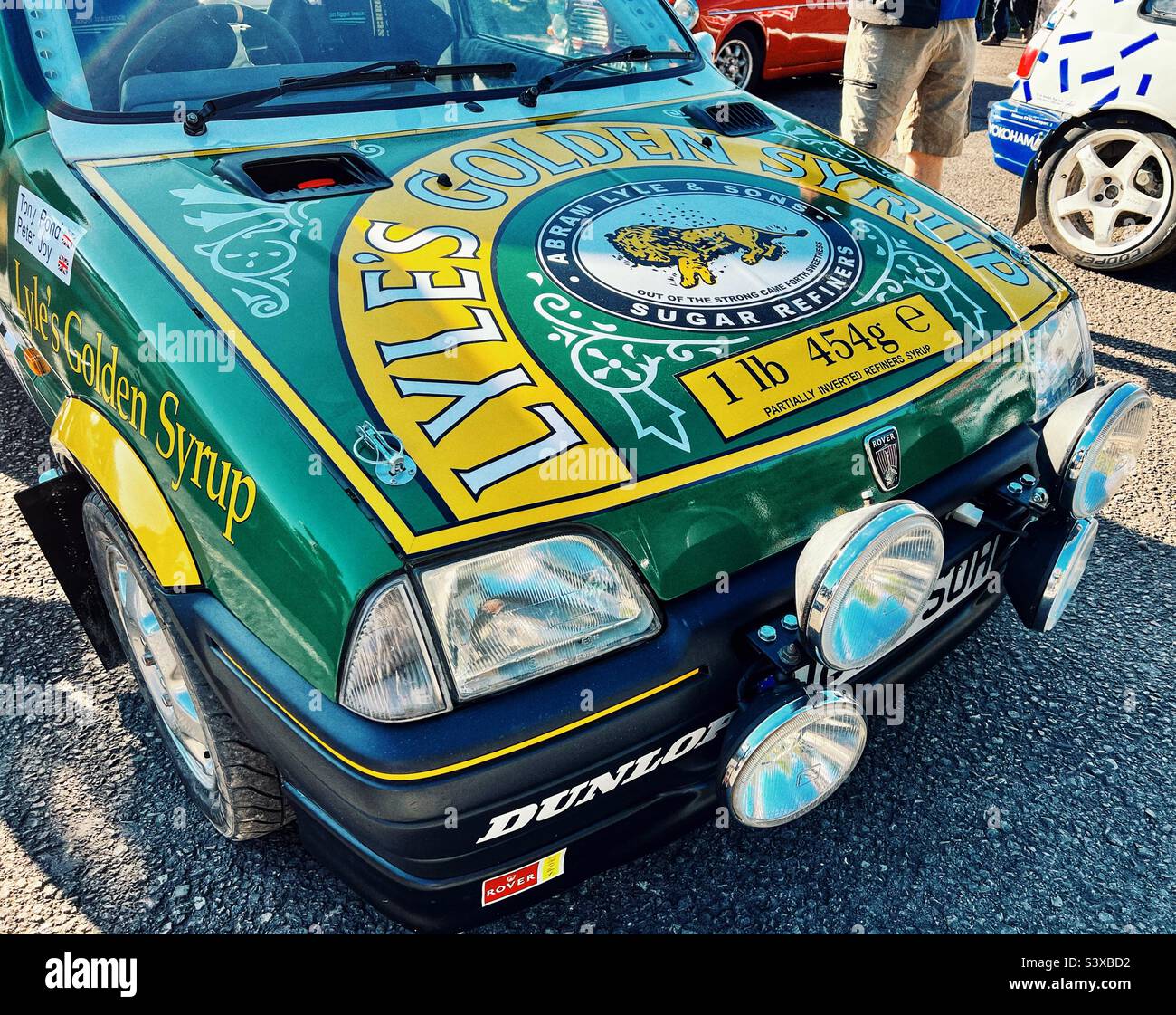 Rover Metro con la livrea Lyle’s Golden Syrup Foto Stock