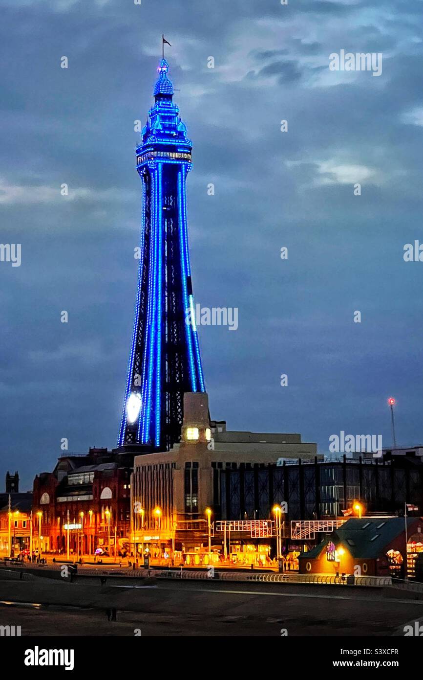 Blackpool Tower illuminata di notte. Foto Stock