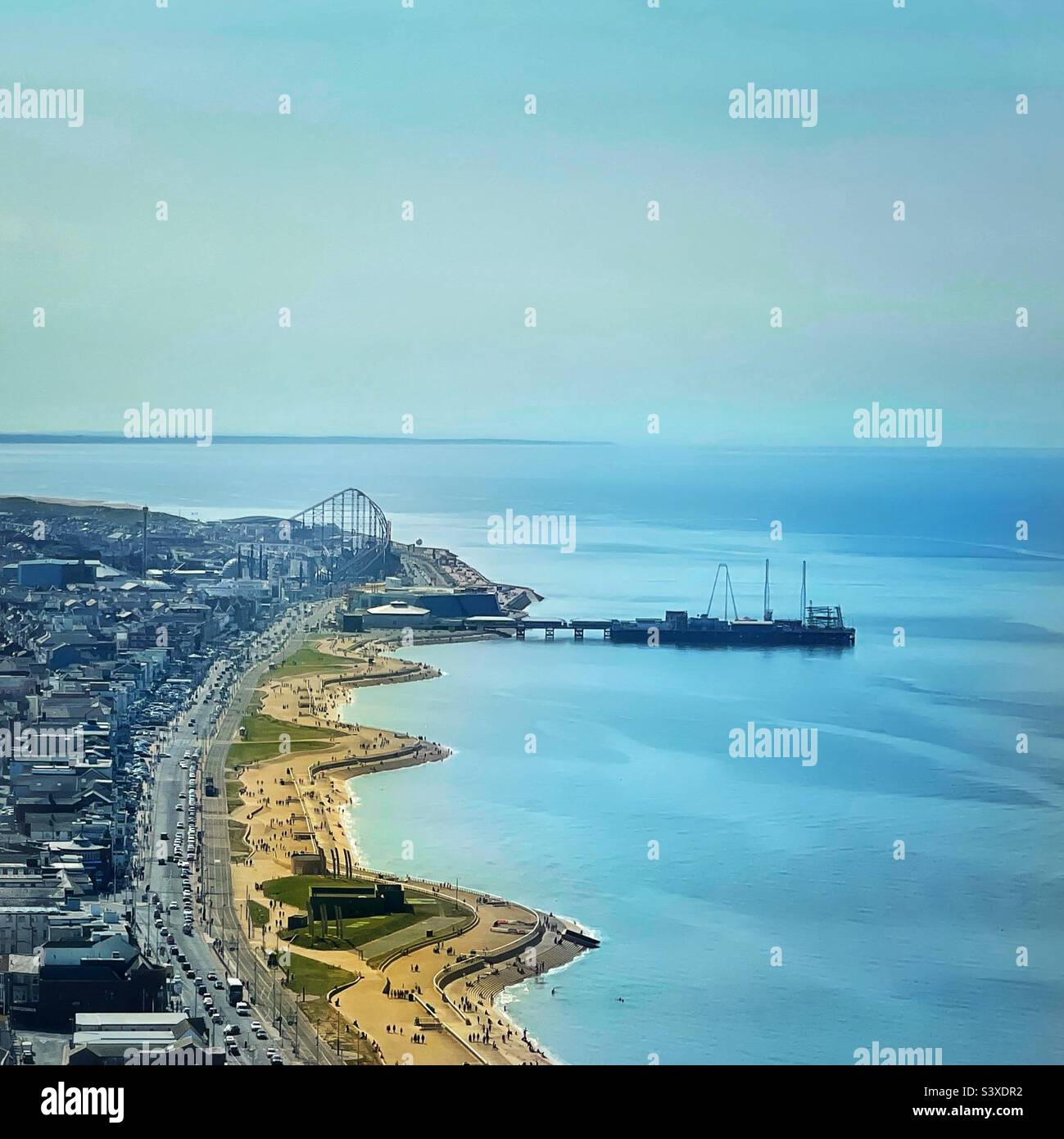 Blackpool Beach, North Pier e Pleasure Beach. Foto Stock