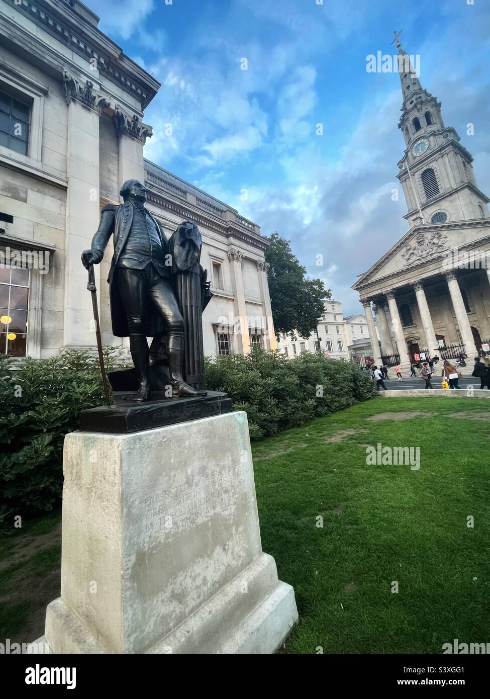 Sulla base della statua: George Washington presentato al popolo di Gran Bretagna e Irlanda dal Commonwealth of Virginia, 1921. Foto Stock
