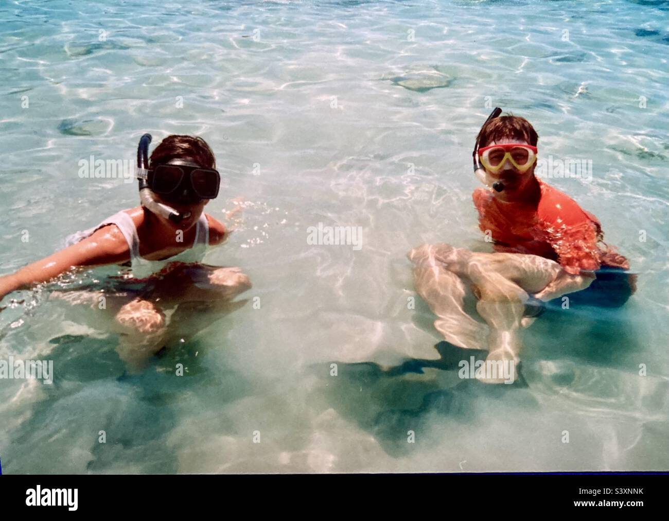 Fai una pausa dallo snorkeling nelle isole Prehentian. - Immagine stock catturata con smartphone