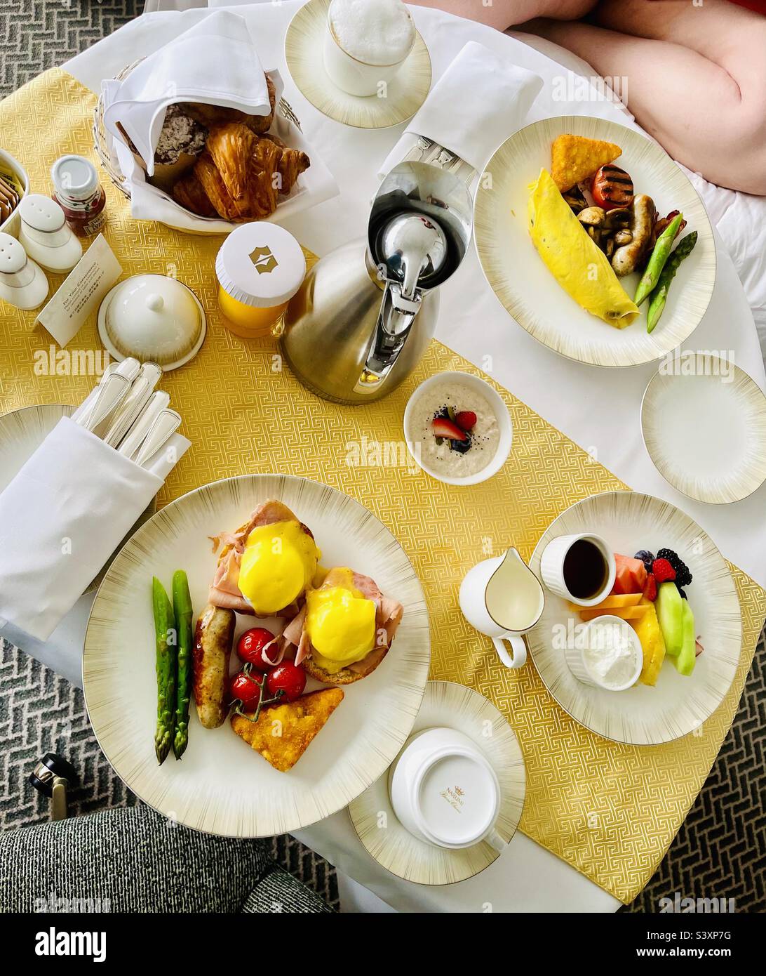 Uova Benedetto prima colazione. - Immagine stock catturata con smartphone