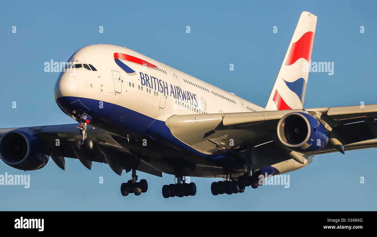 British Airways A380 (G-XLEG) all'aeroporto di Heathrow. Foto Stock