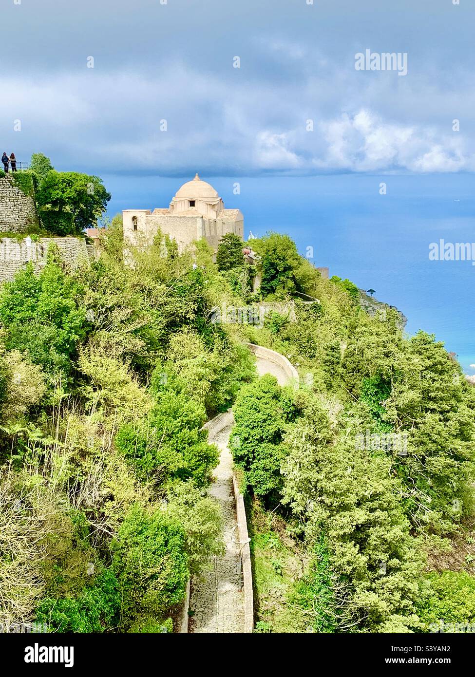 Chiesa di San Giovanni Battista nel borgo medievale di Erice, Trapani, Sicilia, Italia. Foto Stock