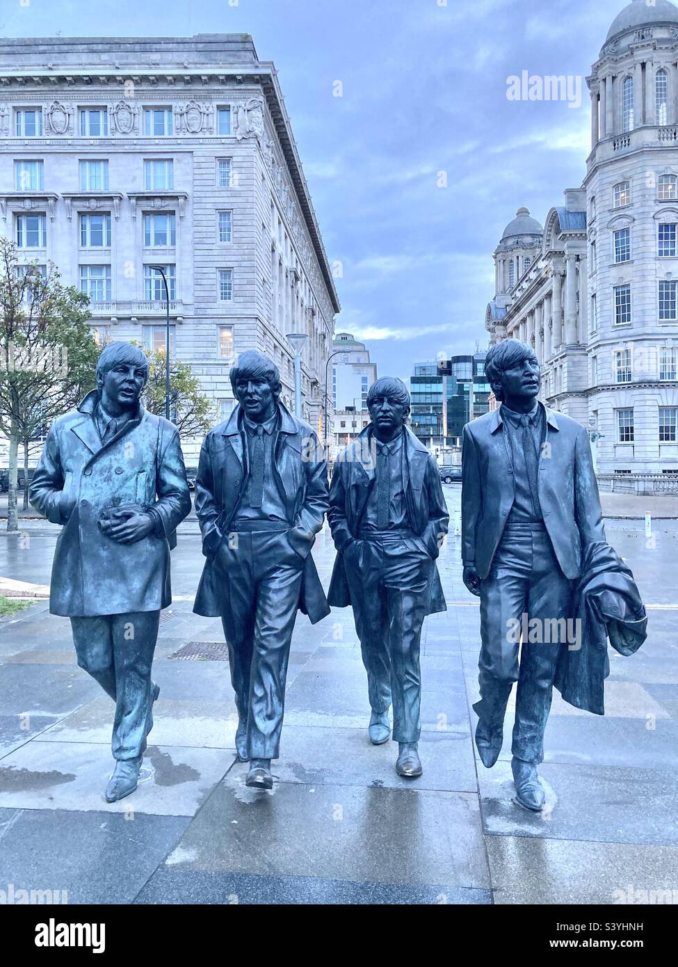 Le statue dei Beatles al Pier Head Liverpool Foto Stock
