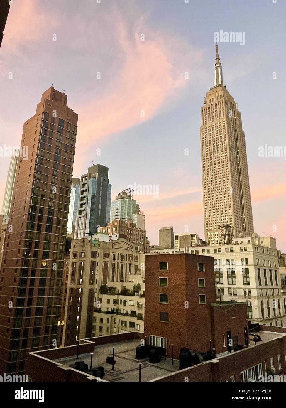 L'Empire state Building all'alba - Immagine stock catturata con smartphone
