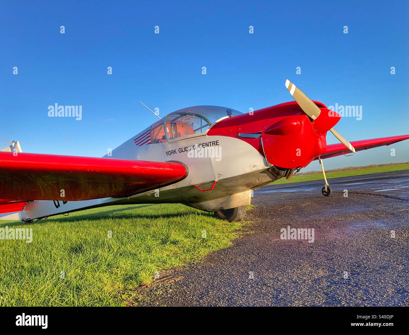 Slingsby T61F Venture T Mk 2 motor gliding al York Gliding Centre - Immagine stock catturata con smartphone