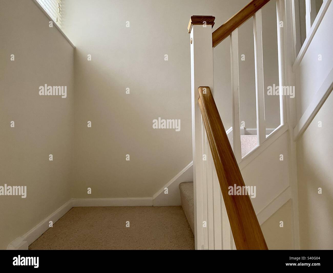 Scala a mezzo giro o a forma di U. - Immagine stock catturata con smartphone