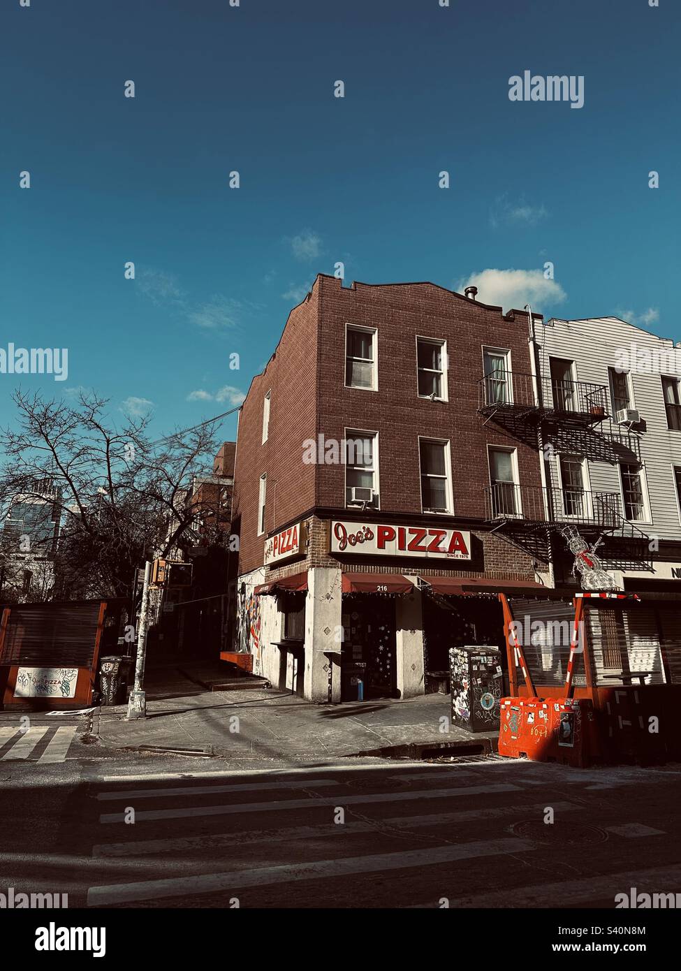 Joe's Pizza a Bedford Avenue, Williamsburg, Brooklyn, New York, Stati Uniti - Immagine stock catturata con smartphone