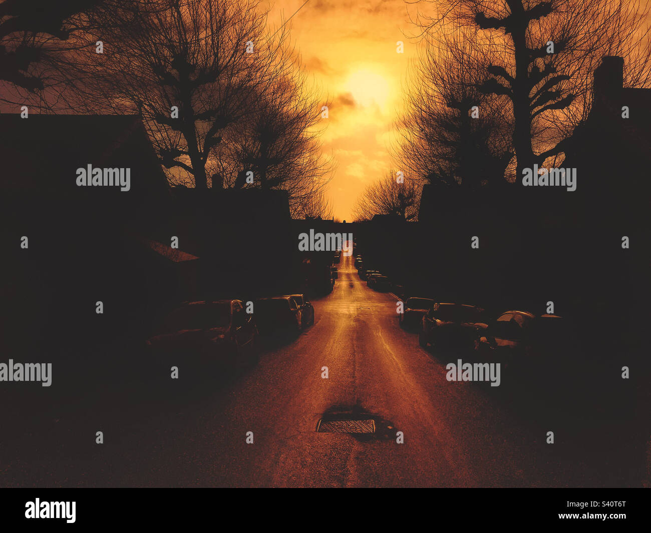 Strada che conduce a distanza - Immagine stock catturata con smartphone