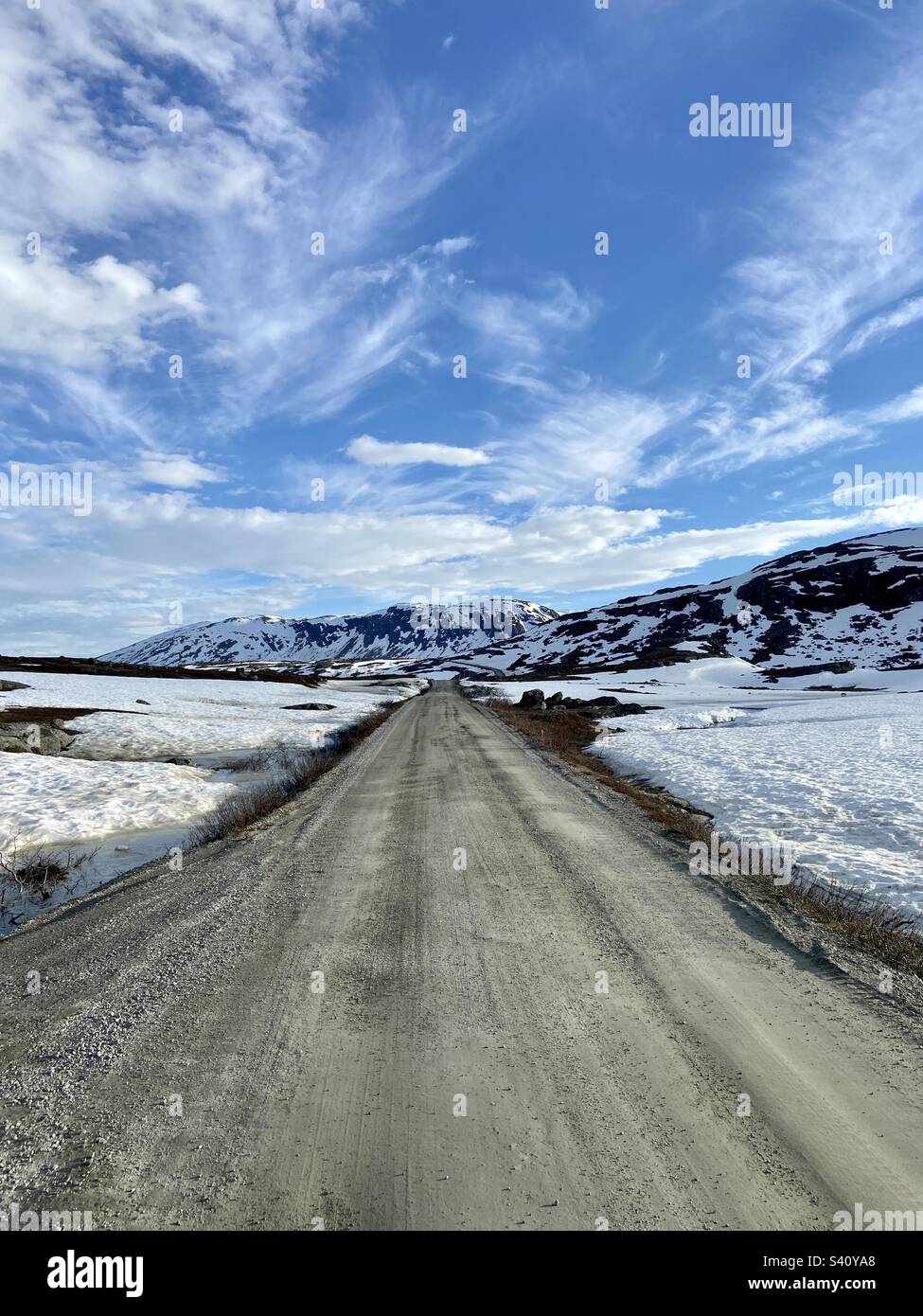 Guida in montagna nel giugno 2022. Nordland, Norvegia Foto Stock