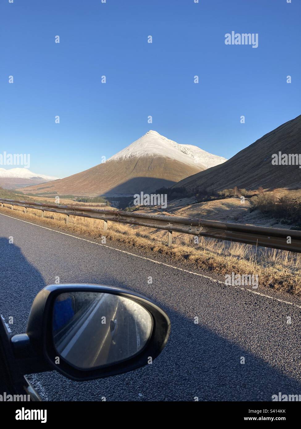 Un Beinn Dorain innevato, Ponte di Orchy, Scozia Foto Stock