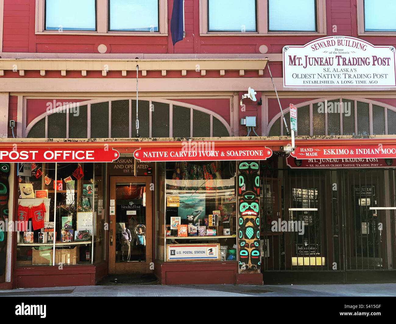 Agosto, 2022, Mt Juneau Trading Post, Seward Building, Juneau, Alaska, Stati Uniti - Immagine stock catturata con smartphone