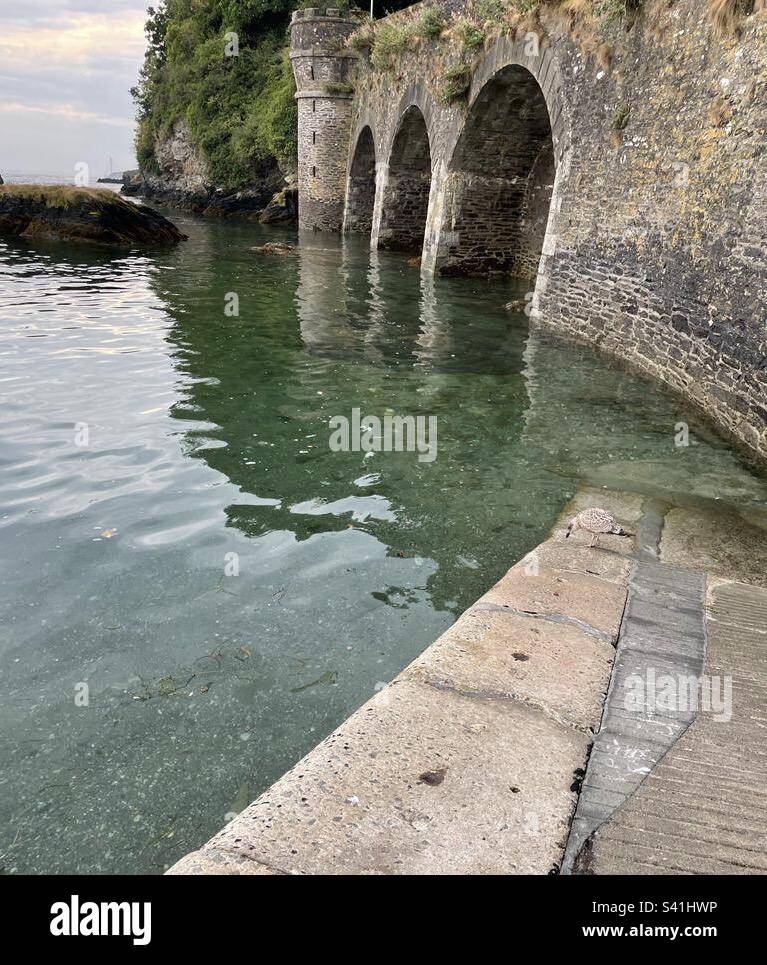 Pendenza nell'Oceano Atlantico, Looe, Cornovaglia Foto Stock