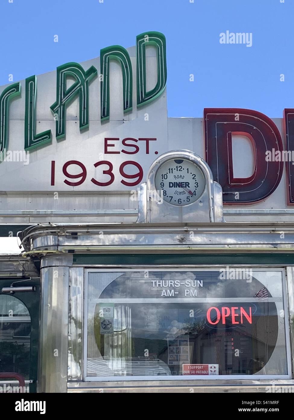 Road Island Diner, originariamente di ritorno a est a Road Island, ora ripiantato qui a Oakley, Utah. Adoro lo stile Art Deco vintage. Foto Stock