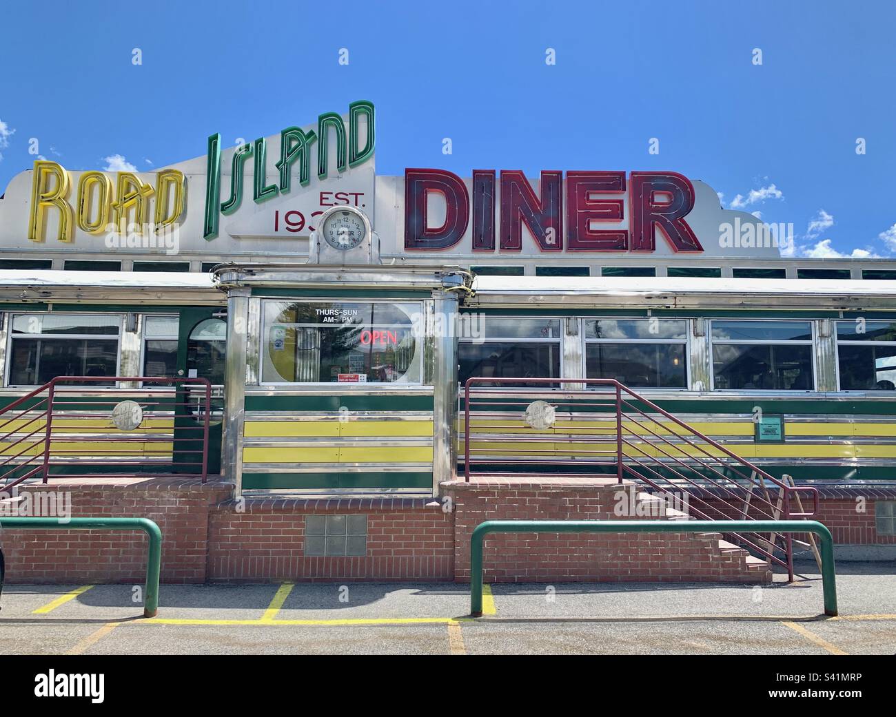 Road Island Diner, originariamente di ritorno a est a Road Island, ora ripiantato qui a Oakley, Utah. Adoro lo stile Art Deco vintage. Foto Stock