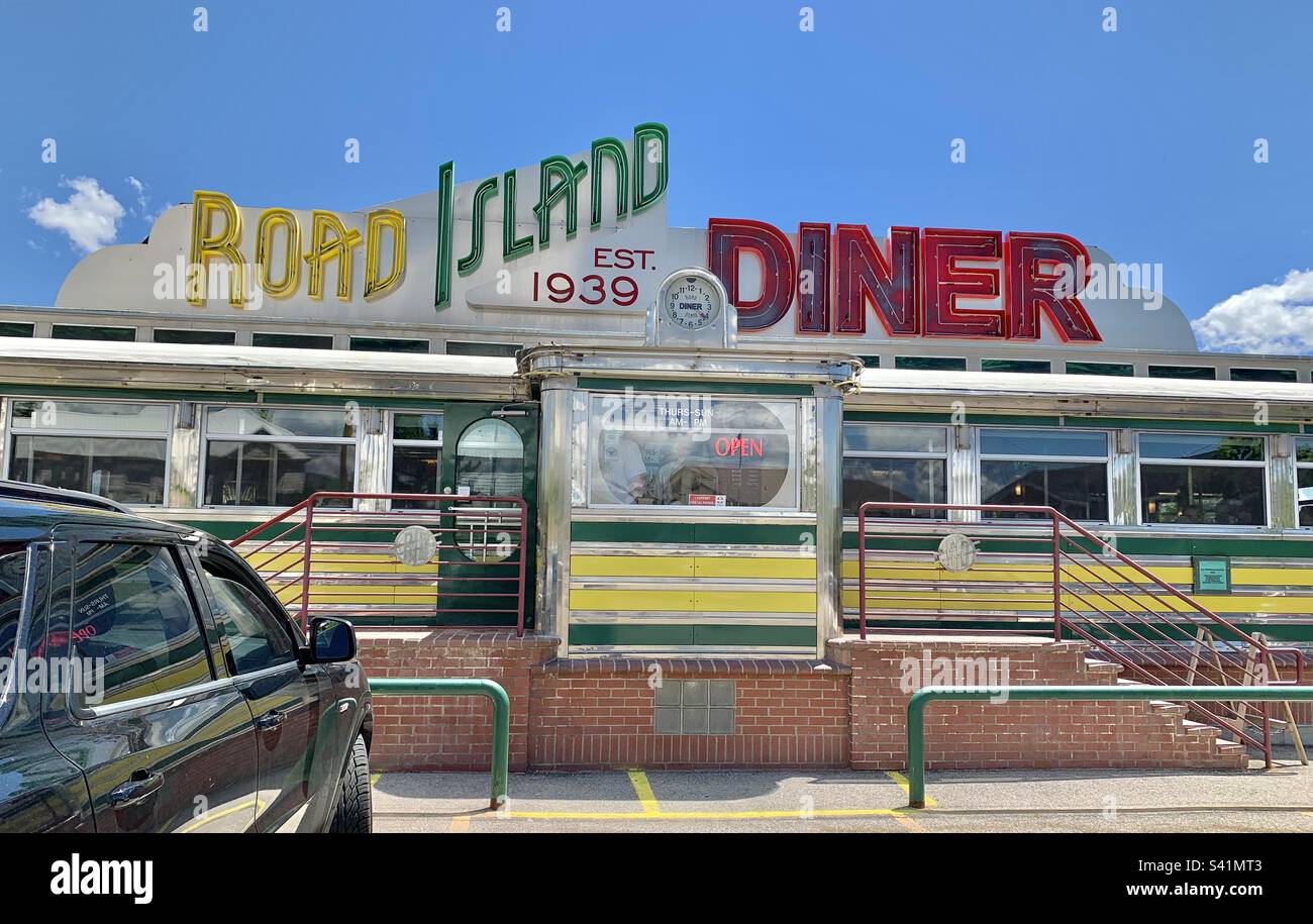 Road Island Diner, originariamente di ritorno a est a Road Island, ora ripiantato qui a Oakley, Utah. Adoro lo stile Art Deco vintage. Foto Stock