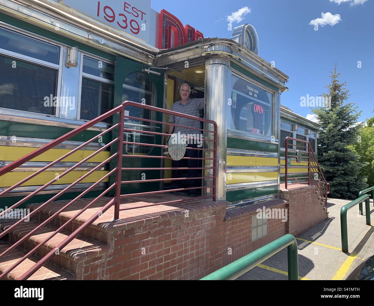 Road Island Diner, originariamente di ritorno a est a Road Island, ora ripiantato qui a Oakley, Utah. Adoro lo stile Art Deco vintage. Foto Stock