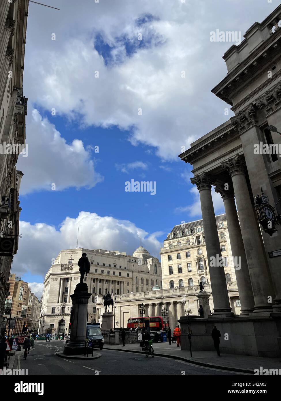 Vista sul Royal Exchange e sulla Bank of England, Londra Foto Stock