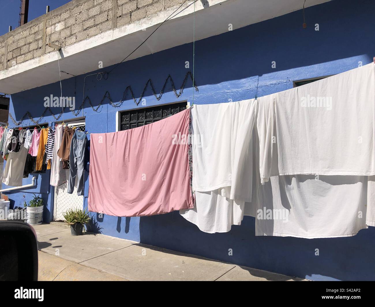 Lavanderia appeso all'aperto per asciugare in Messico. Foto Stock