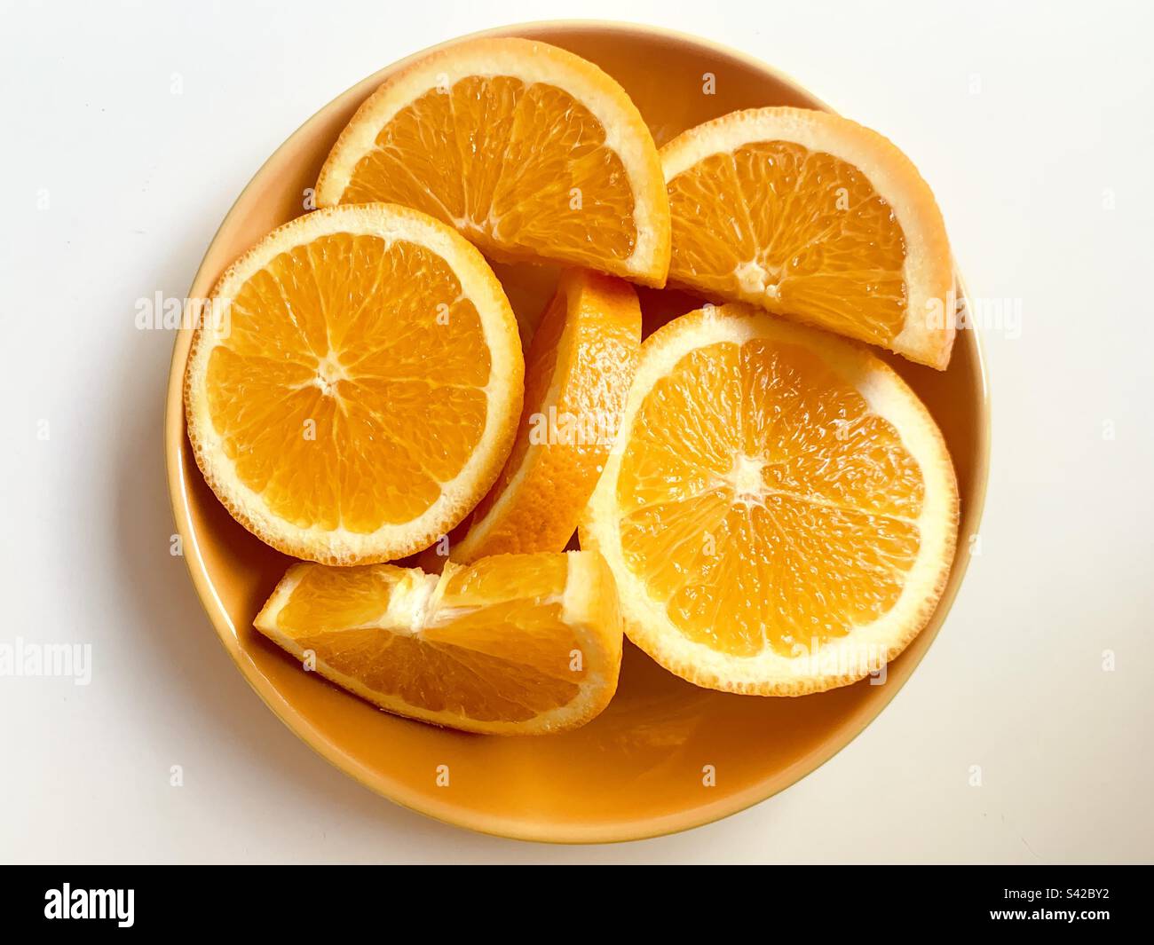 Piatto di arance a fette Foto Stock