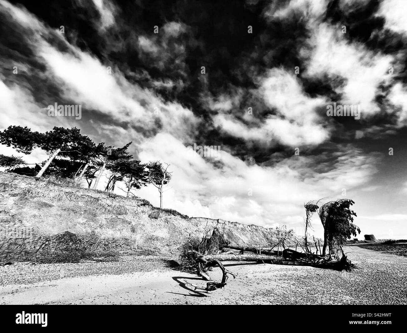 Effetti di erosione costiera Bawdsey Suffolk Inghilterra - Immagine stock catturata con smartphone