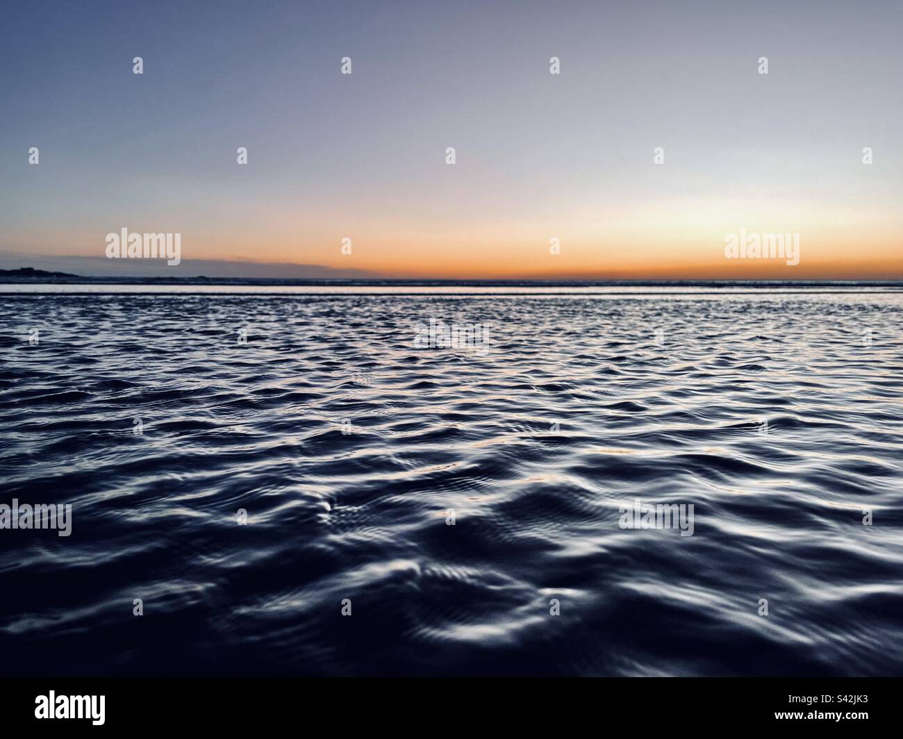 Tramonto sull'oceano - Immagine stock catturata con smartphone