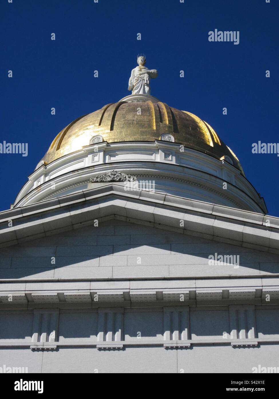 Cupola di Montpelier state Houses in Vermont, Stati Uniti. Il campidoglio e la sede dell'Assemblea Generale del Vermont. Greco Revival struttura. - Immagine stock catturata con smartphone