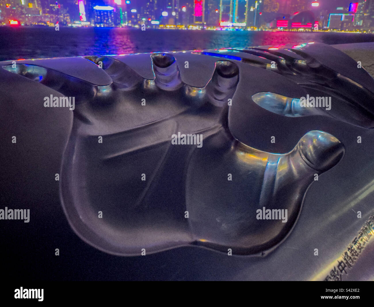 Le impronte di Jackie Chan sulla Avenue of the Stars lungo la passeggiata sul lungomare di Hong Kong Foto Stock