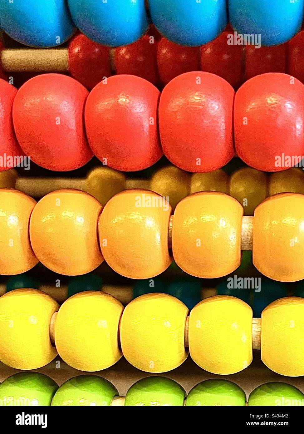 Primo piano di perle colorate di abaco. Foto Stock