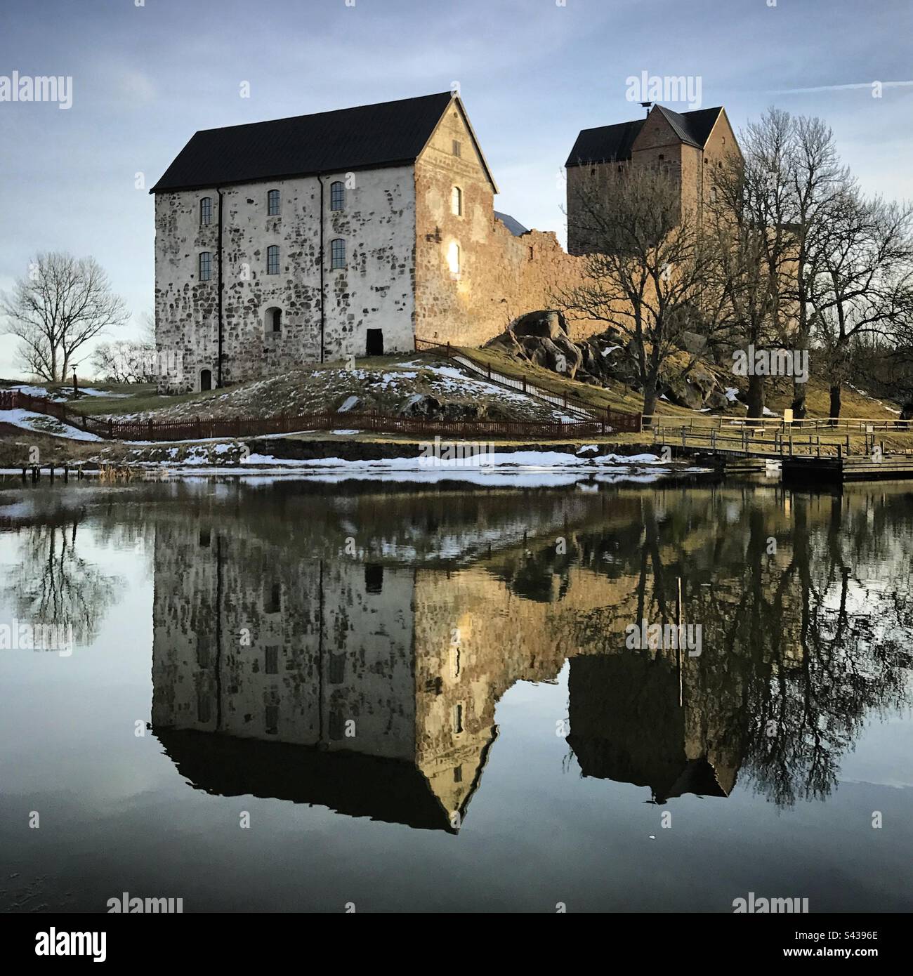 Il bellissimo castello antico di Kastelholm nell'arcipelago delle isole Åland, nella regione del Mar Baltico in Finlandia, in inverno. Foto Stock