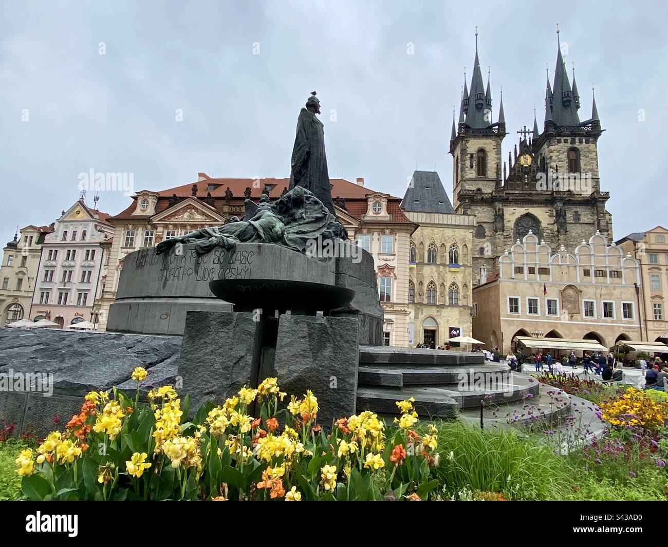 La piazza della città vecchia di Praga nella Repubblica Ceca Foto Stock